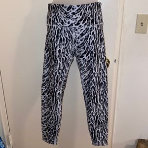 NWOT Jessica Simpson “Active” Leggings